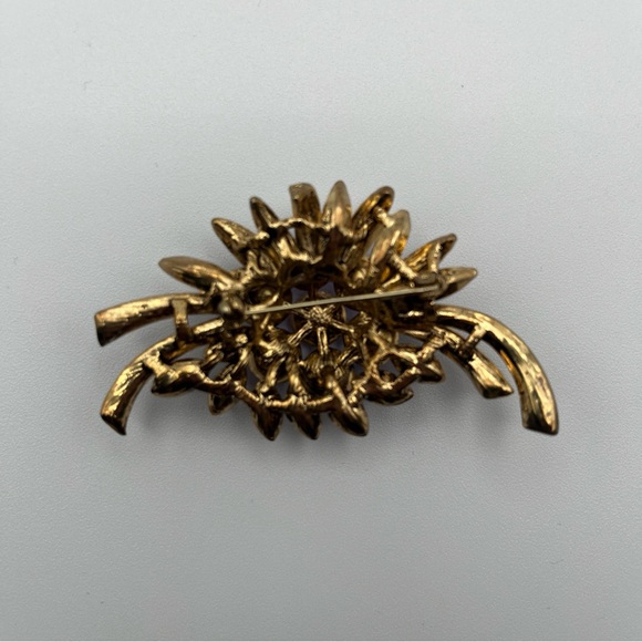 Vintage Gold-tone Flower-shaped Amethyst Brooch - Picture 2 of 8